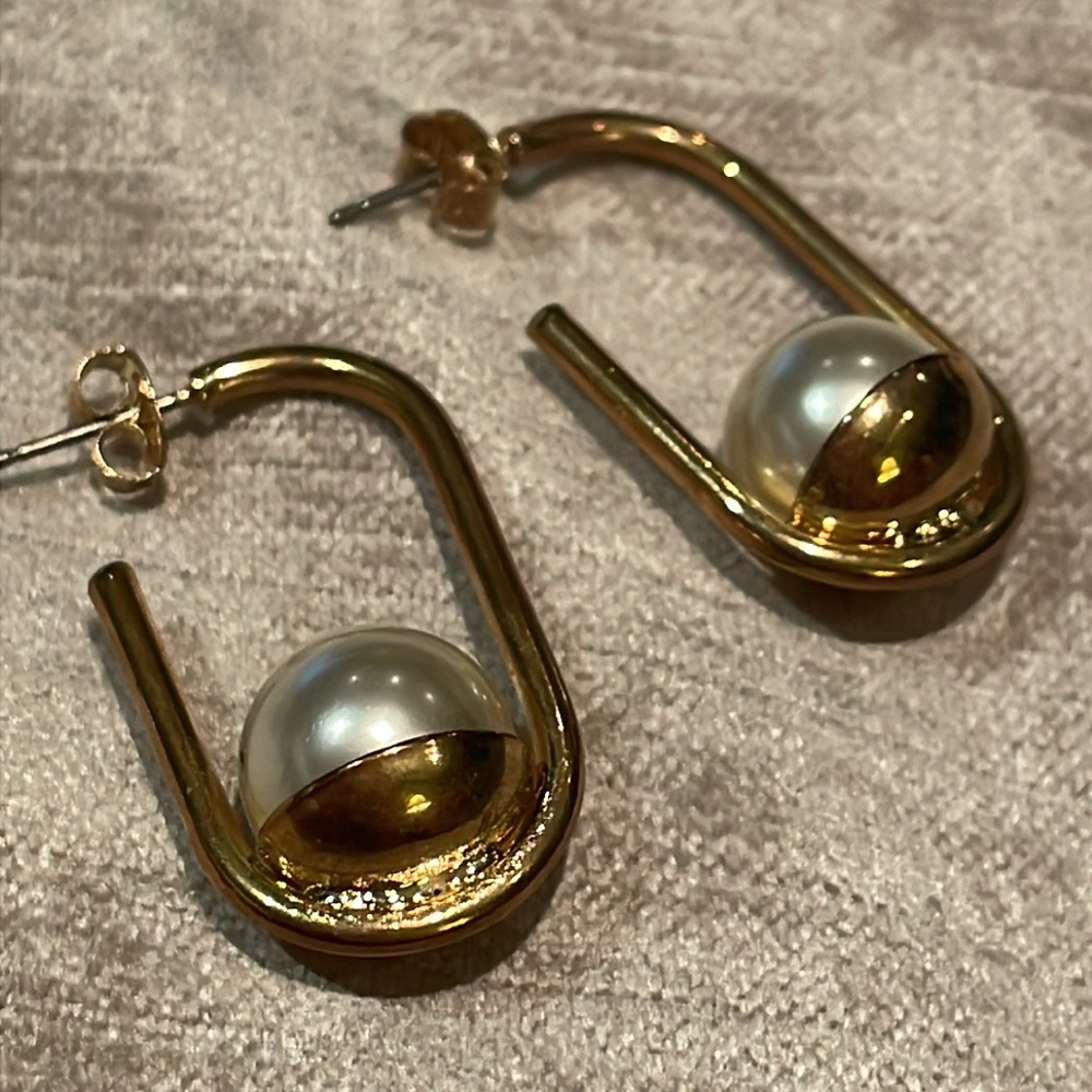 Lulu's Gold Minimalist Drop Earrings - Picture 6 of 6